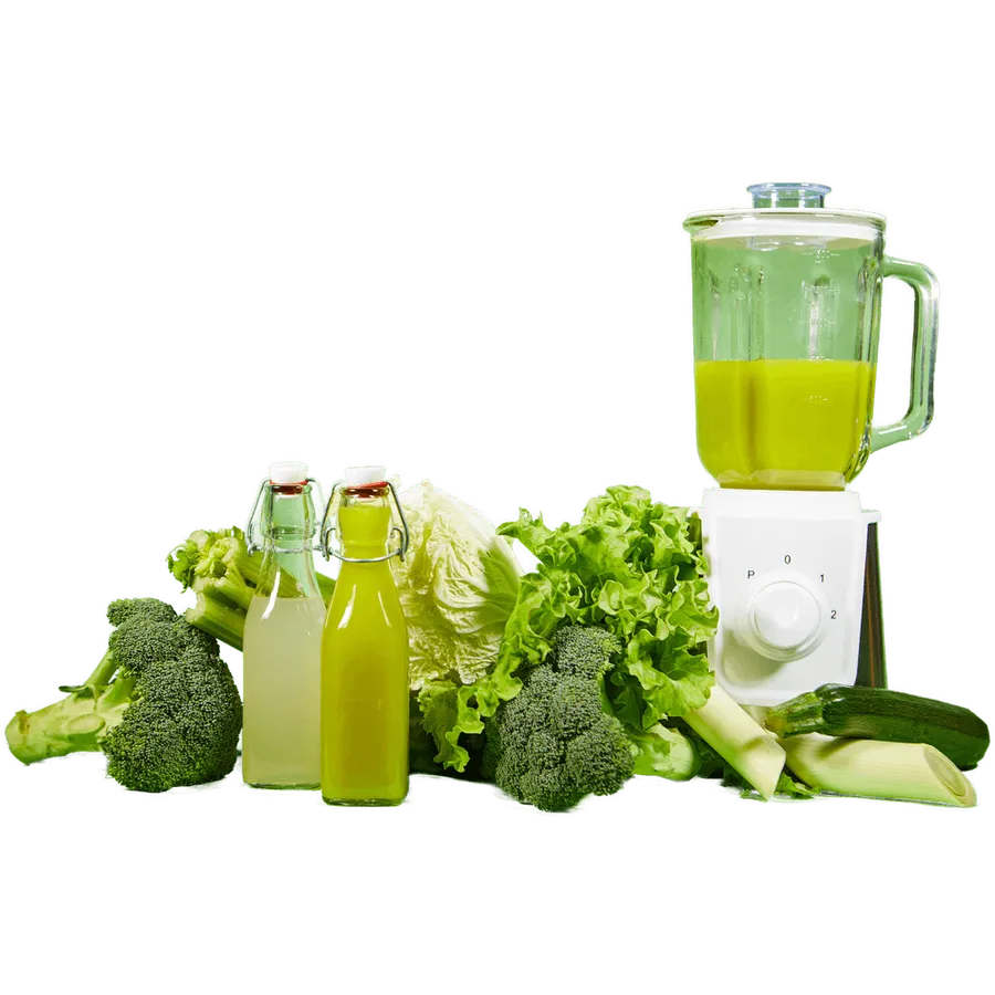 Mixer mit frischen Smoothie-Zutaten in moderner Küche