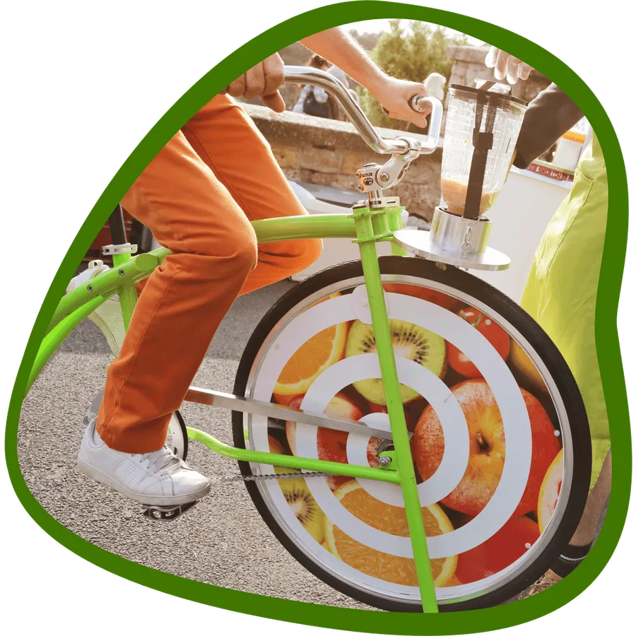 Beeren-Chia-Smoothie im Glas mit Topping